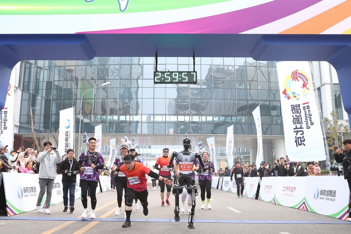 Robot Ikut Lari Half Marathon? Tiangong Buktikan Teknologi Tak Ada Habisnya!