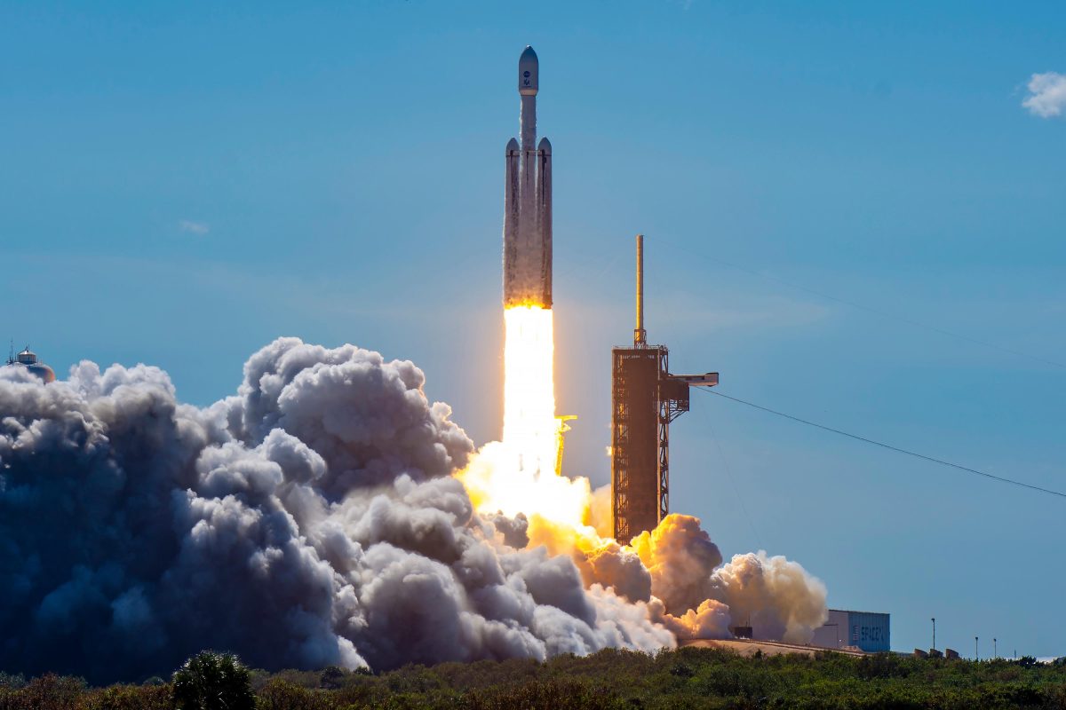 Pesawat Antariksa Terbesar NASA: Europa Clipper Meluncur untuk Misi Bersejarah